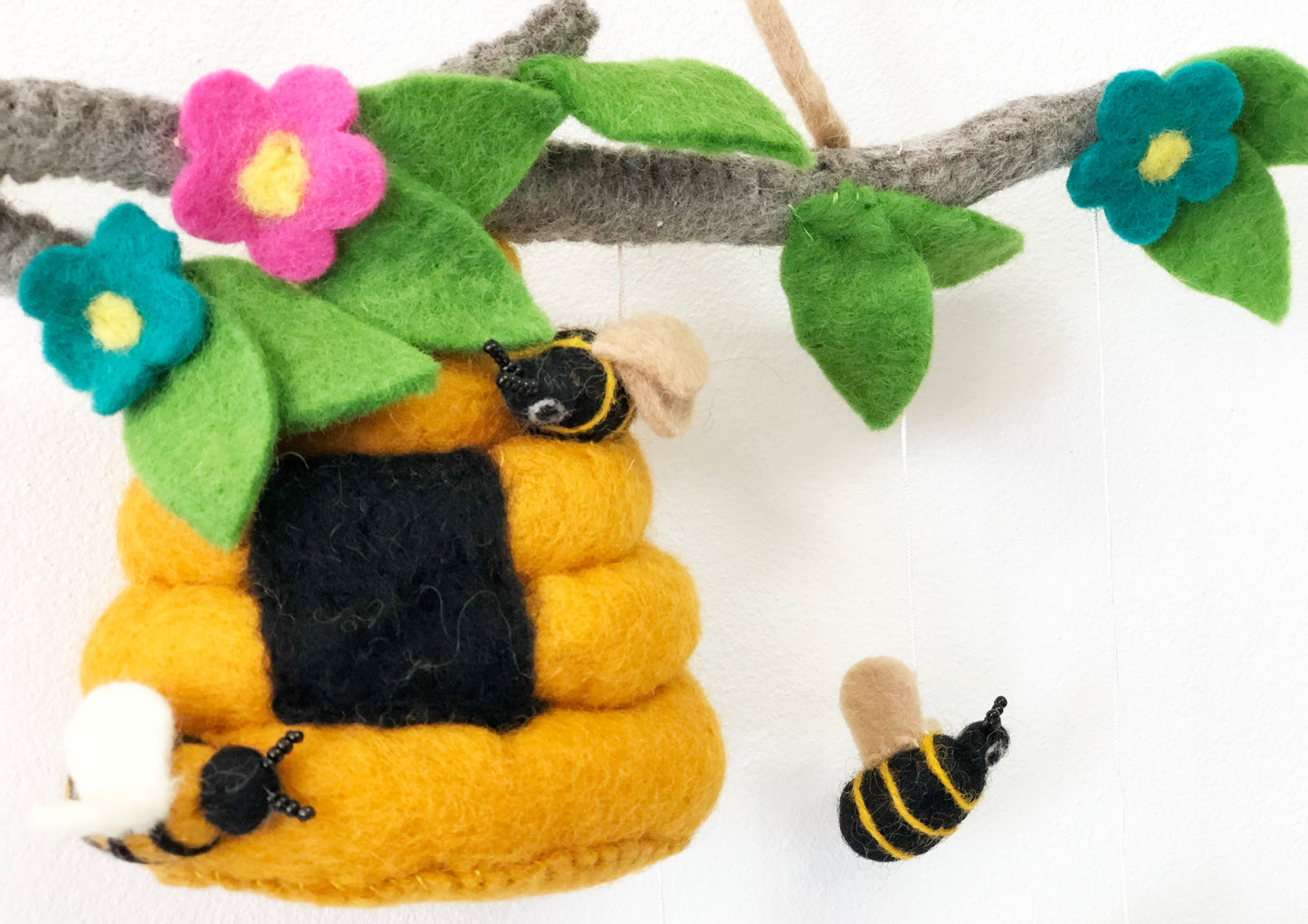 felt buzzy bee mobile