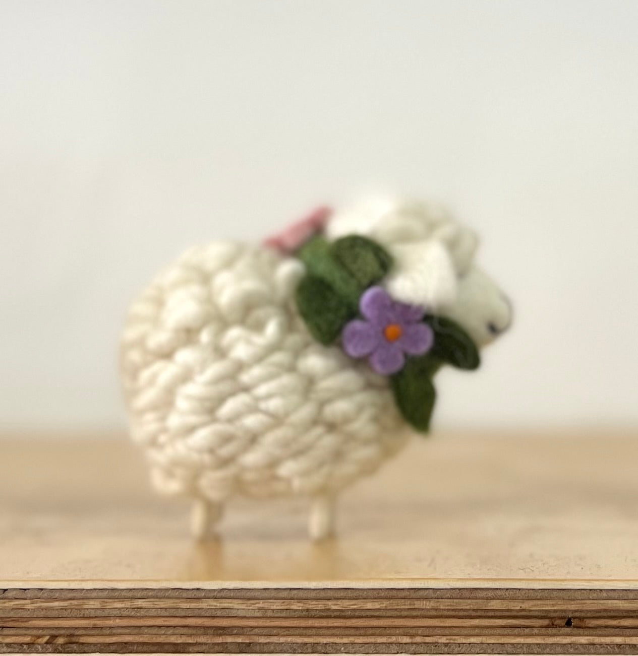 ethik felt || thick loop sheep with flower necklace