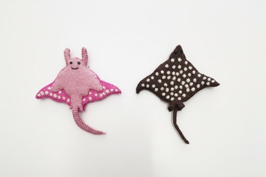 ethik felt || stingray finger-puppet set of 2