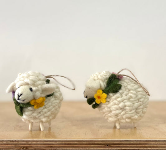 ethik felt || thick loop sheep with flower necklace