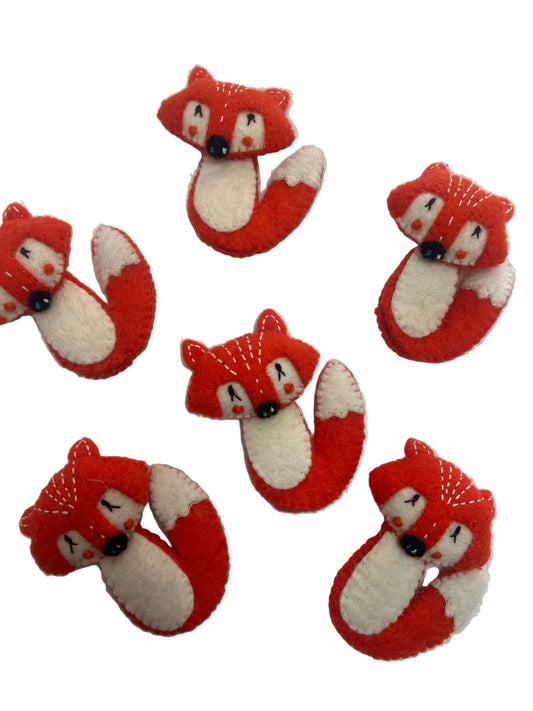 ethik felt || fox finger puppet