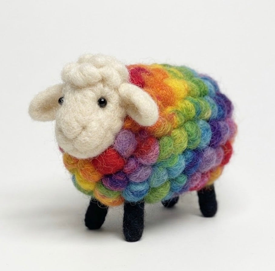 ethik felt || brooch
