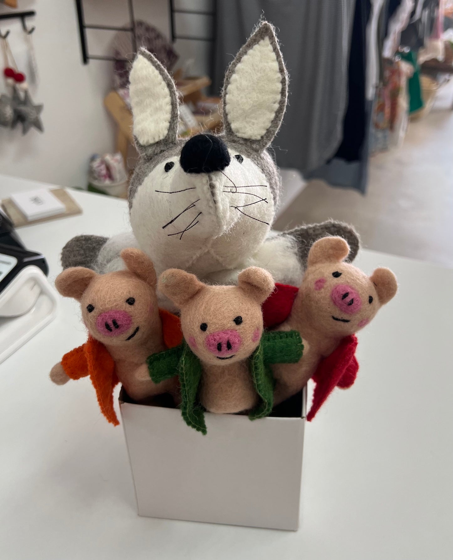 ethik felt || new wolf with 3 little pigs