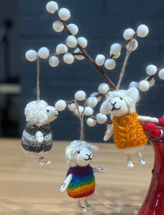 ethik felt || sheep with knitted jacket decoration