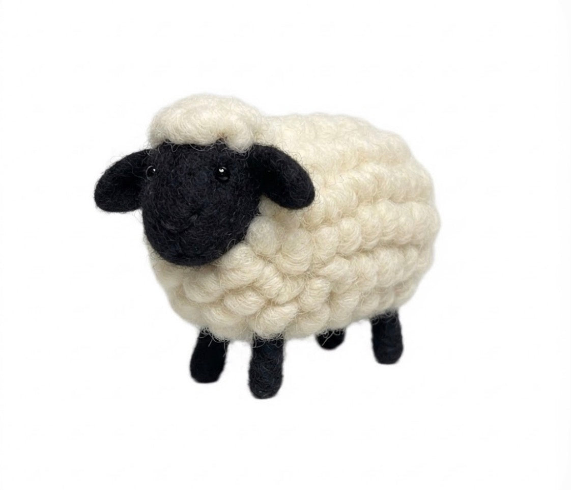 ethik felt || brooch